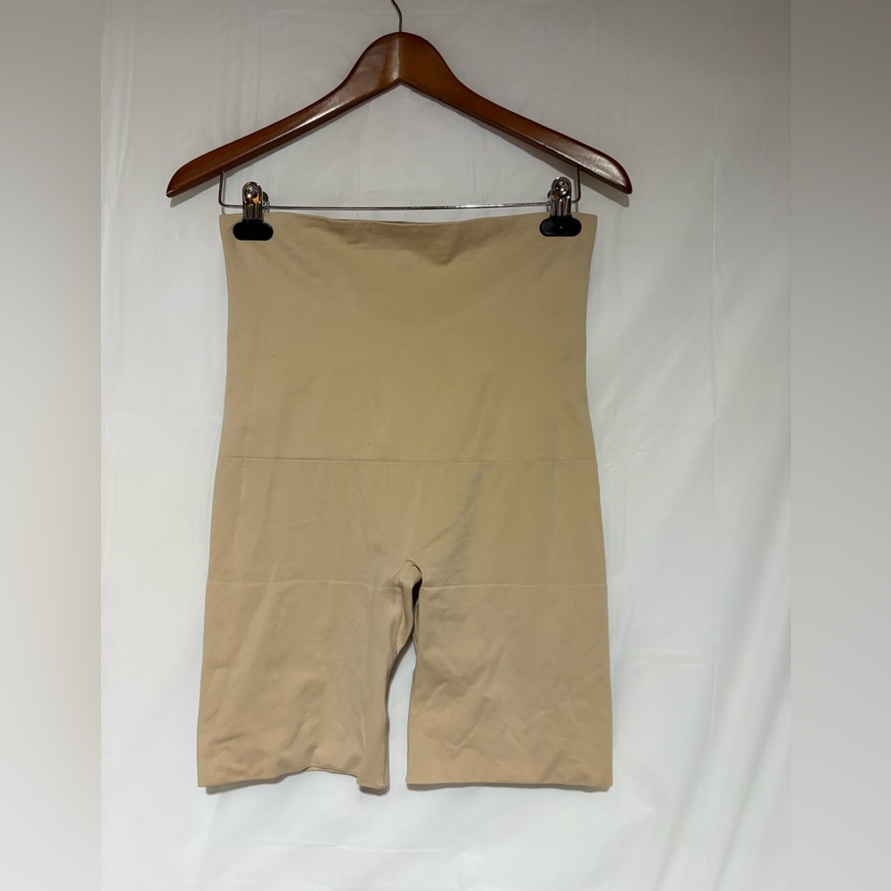 Maidenform High-Waisted Cream Women's Shorts